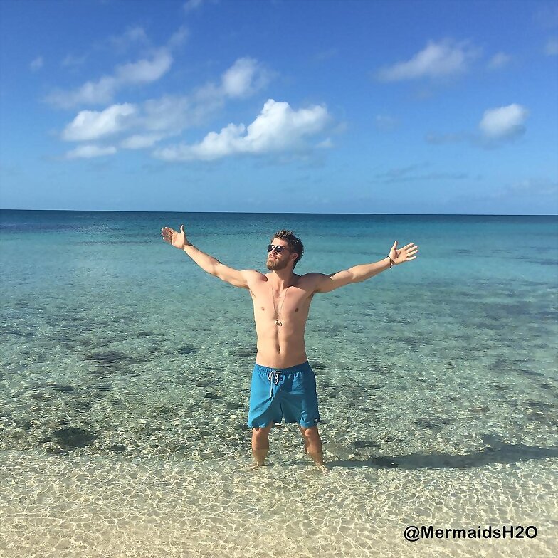 Luke Mitchell vacaciones en Las Bahamas Dec 2016