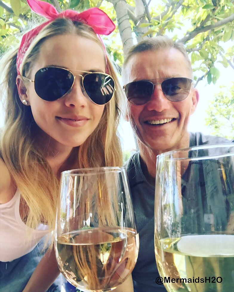 Claire Holt con su padre en Los Angeles | May 2017