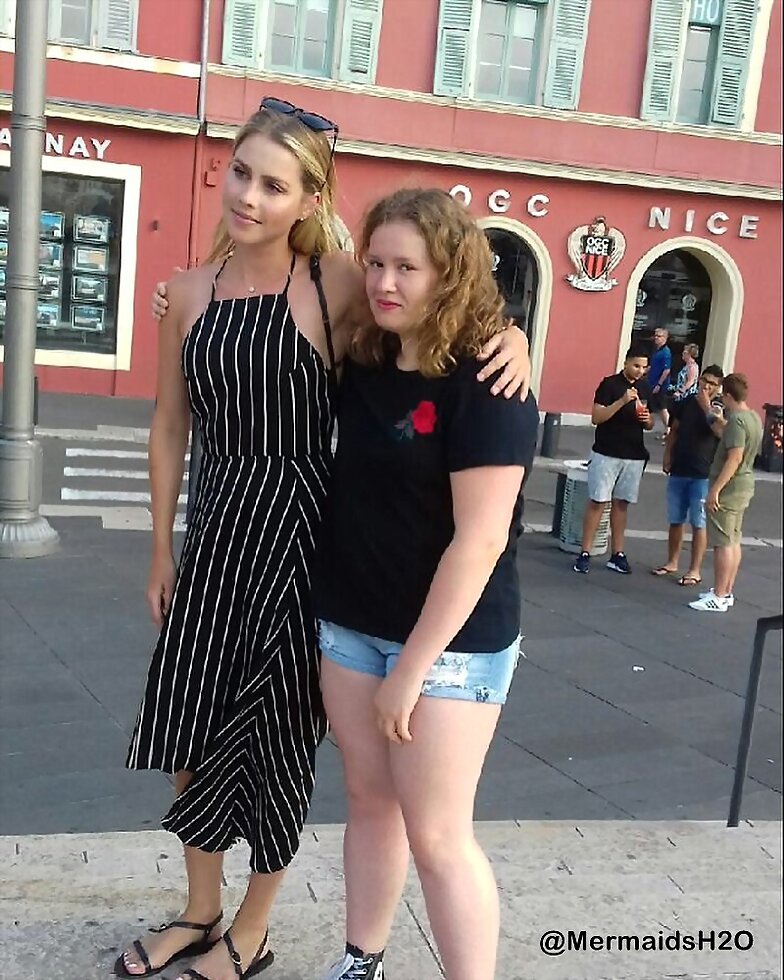 Claire Holt con fans en Nice, Francia. / June 2017