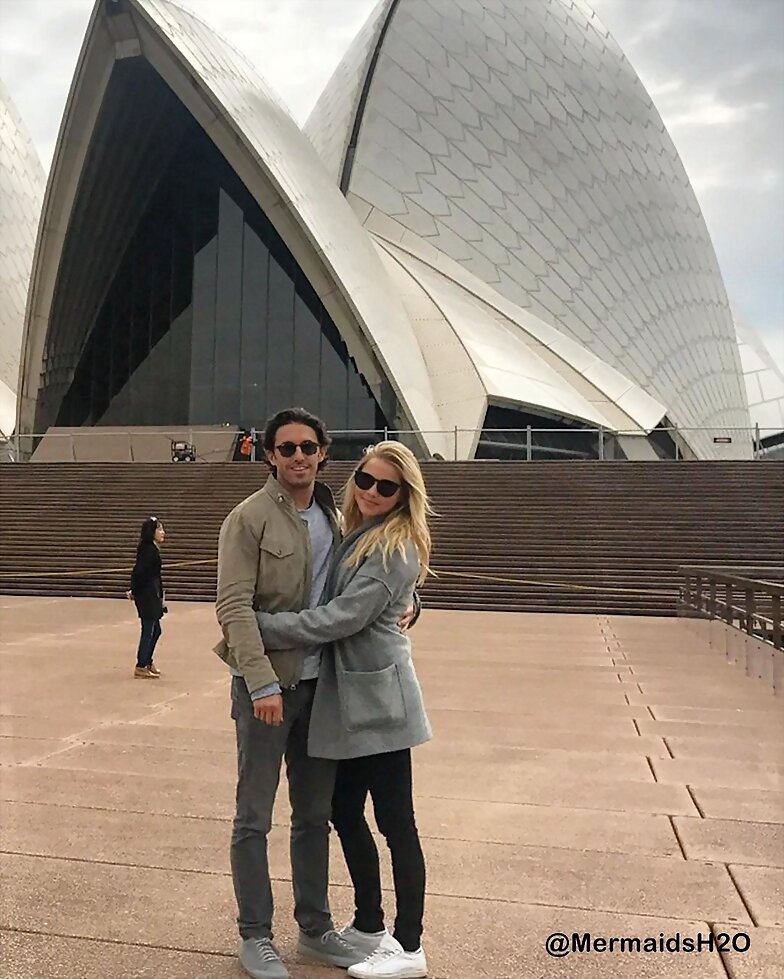 Claire Holt con su novio Andrew Joblon en Sydney
