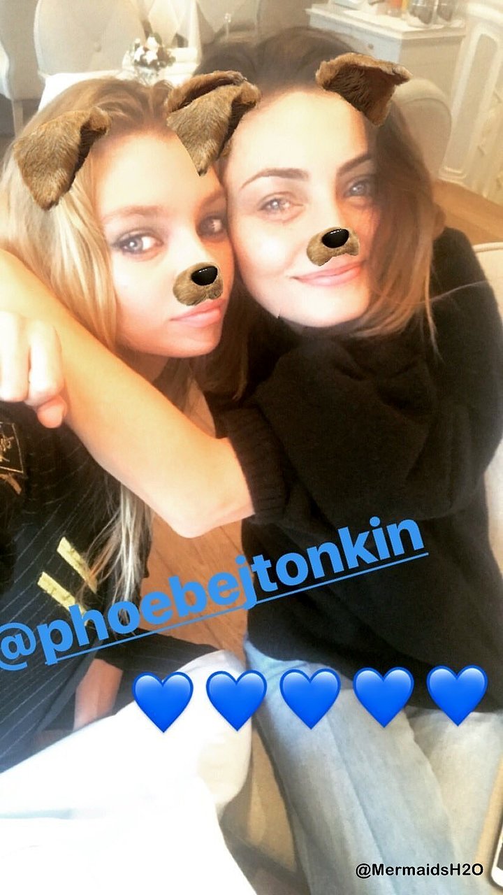 Phoebe Tonkin - Instagram Story Diciembre 2017