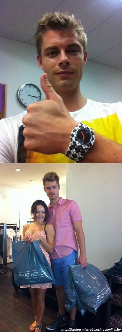 Luke Mitchell y Rebecca Breeds de compras