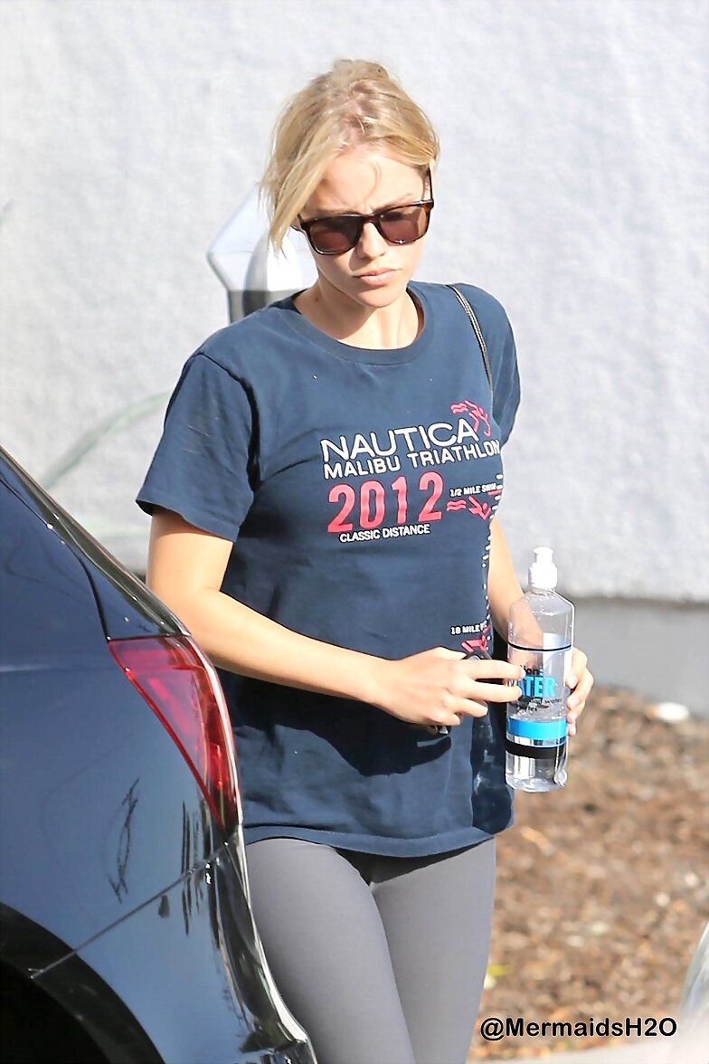 Claire Holt saliendo del gym en LA, May 8, 2014