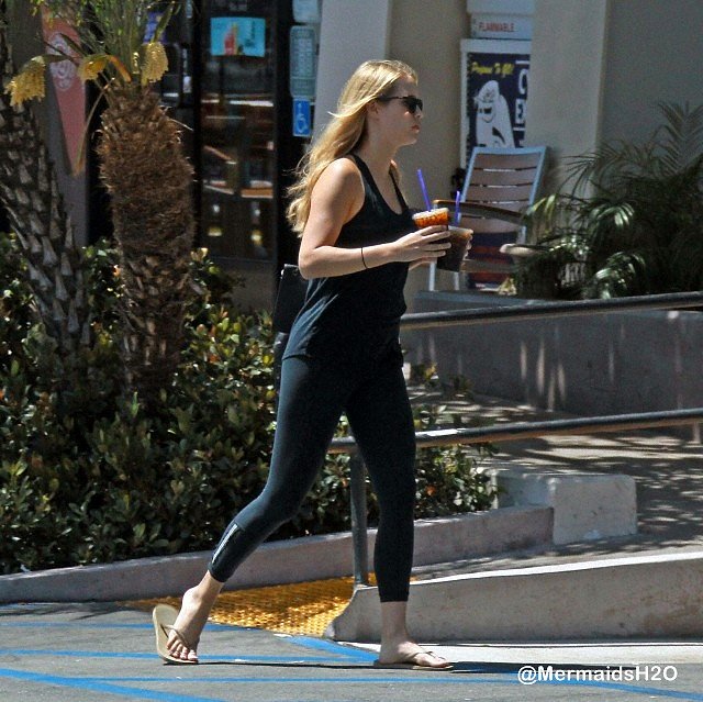 Claire Holt en Los Angeles (May 10, 2014)