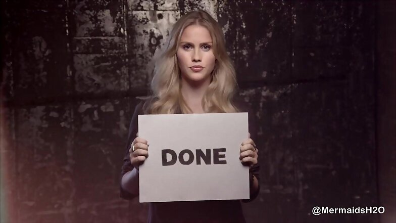 Claire Holt en el videoclip We Are Done