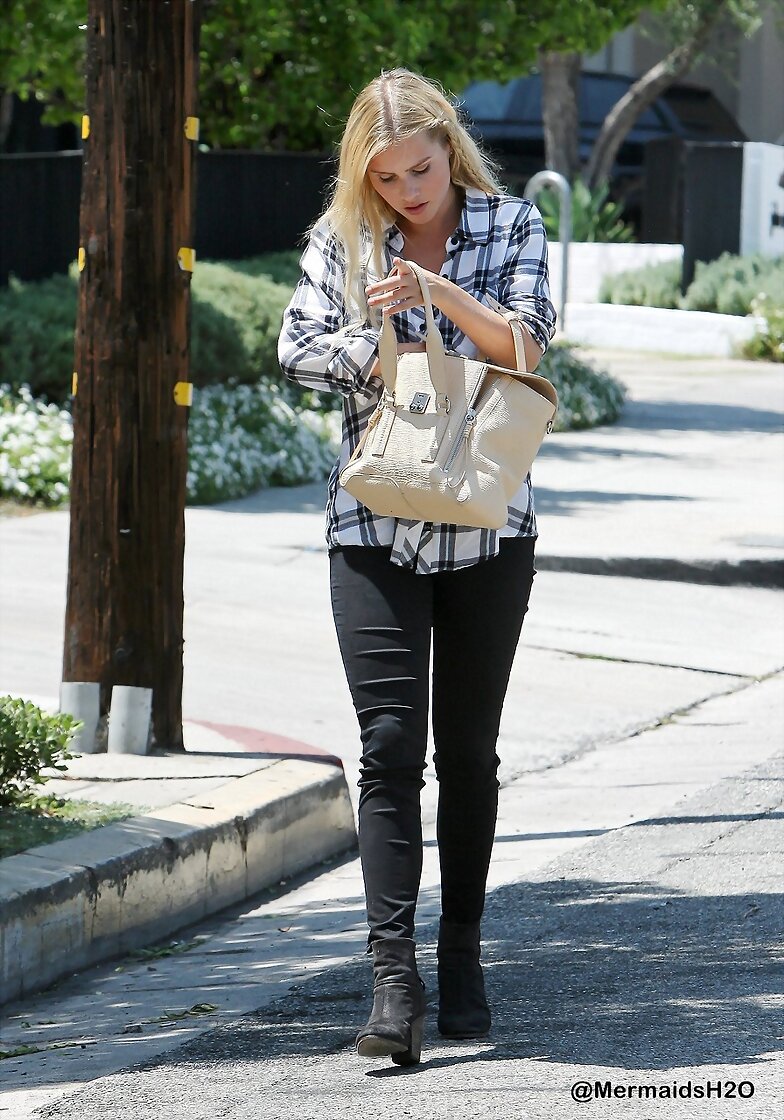 Claire Holt en Los Angeles (June 11, 2014)