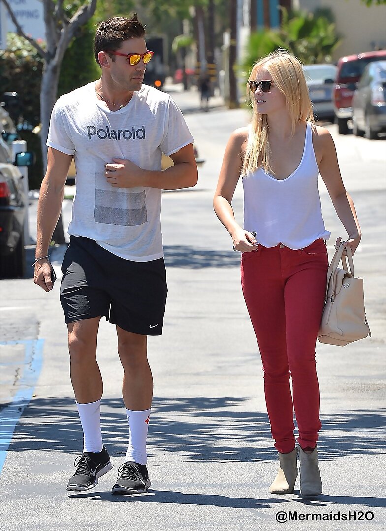 Claire Holt y su amigo Nick Hounslow en LA, 2014