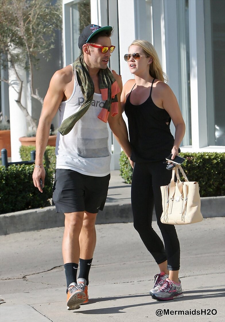 Claire Holt saliendo del gym en LA, Aug 13, 2014