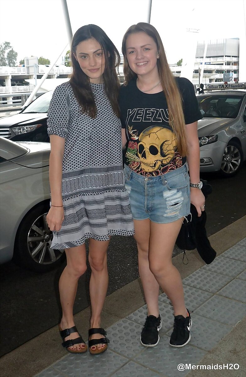 Phoebe Tonkin en aeropuerto Sydney, Dec 27, 2014