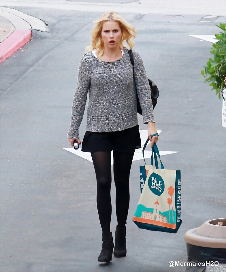 Claire Holt en West Hollywood, LA (Dec 6, 2014)