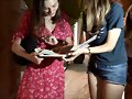 Phoebe Tonkin con una fan en Barcelona | July 2018