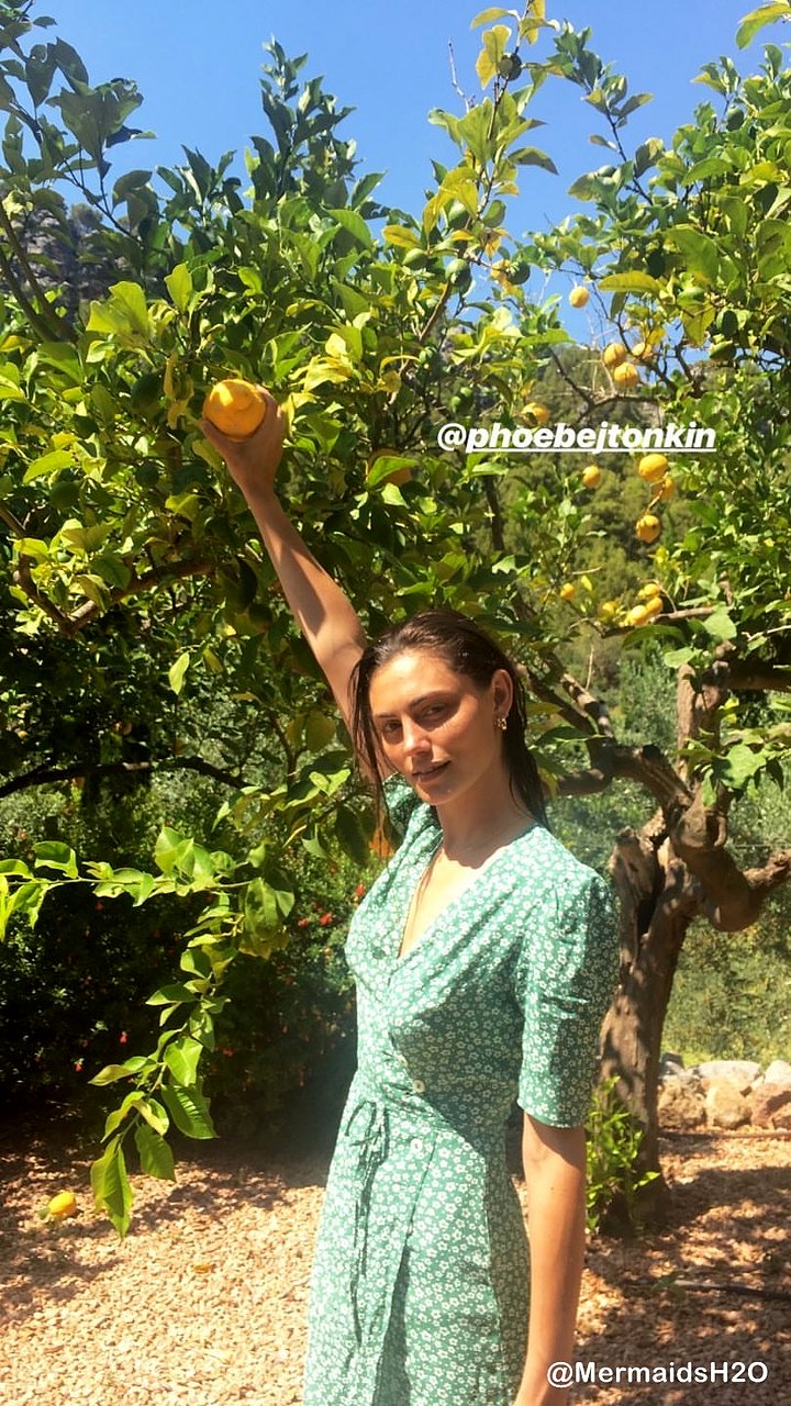 Phoebe Tonkin en Mallorca, España (Julio 2018)