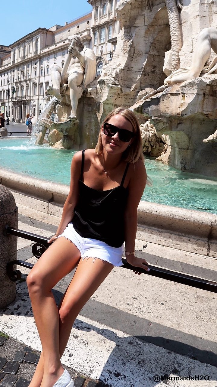 Claire Holt en Roma, Italia | July 2018