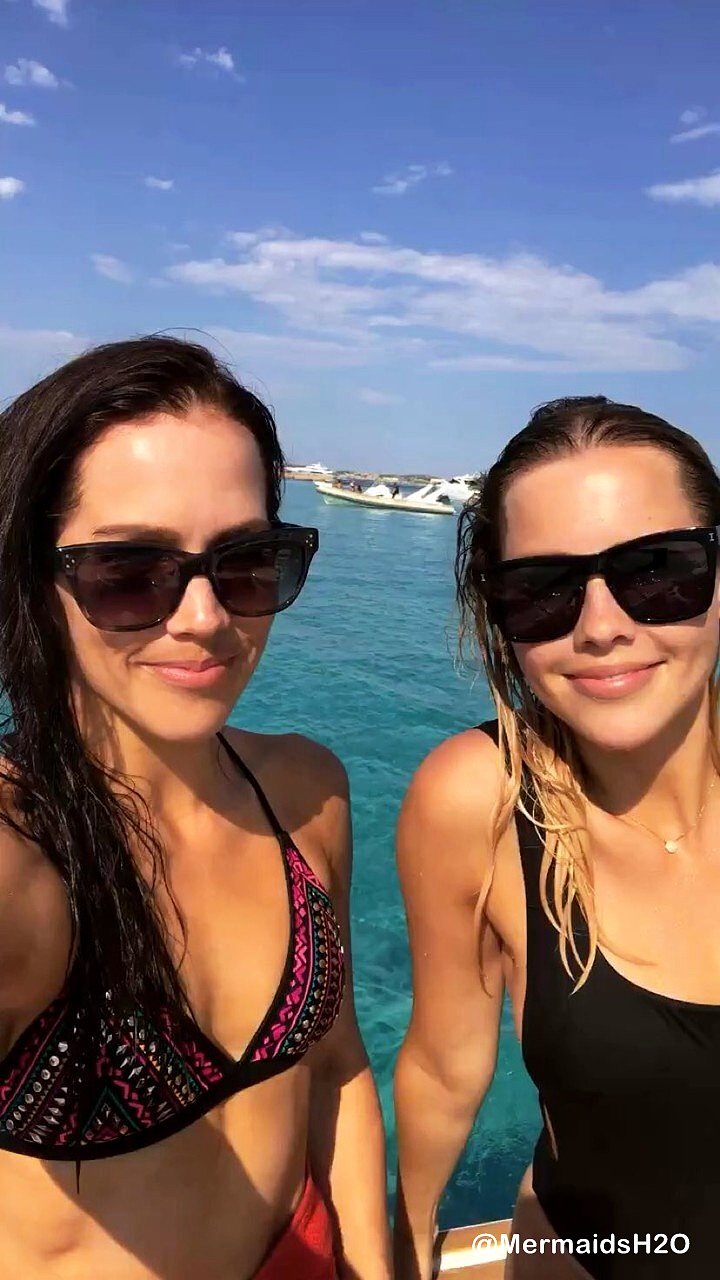Claire Holt y su hermana en Italia | July 2018