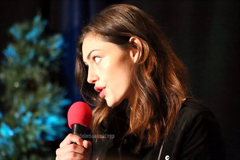 Phoebe Tonkin TVD Chicago convention,April 7, 2014