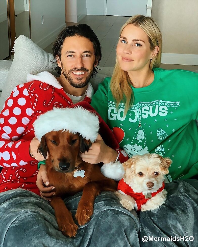 Claire Holt con su familia | Navidad 2018