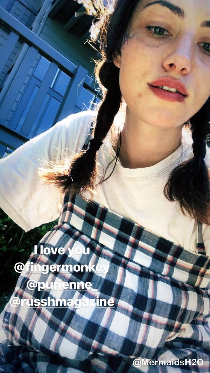 Phoebe Tonkin - Instagram Story Dec 2018
