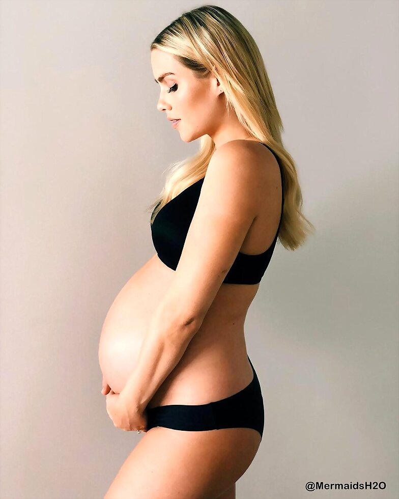 Claire Holt durante su embarazo | Marzo 2019
