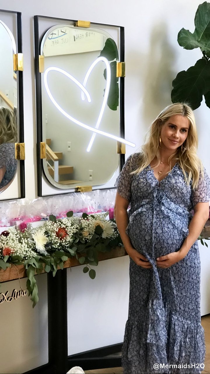 Claire Holt celebrando su baby shower | Feb 2019