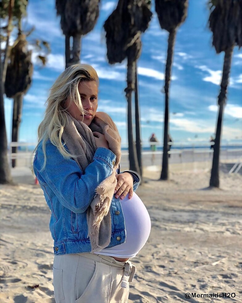 Claire Holt durante su embarazo | Marzo 2019
