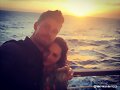 Luke Mitchell con su esposa Rebecca Breeds