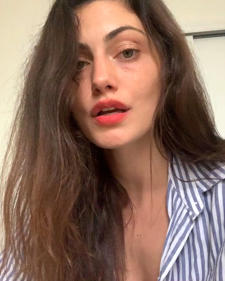 Phoebe Tonkin | June 2019