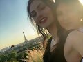 Phoebe Tonkin de vacaciones en Paris, Francia 2019
