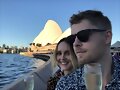 Luke Mitchell y su esposa Rebecca Breeds en Sydney
