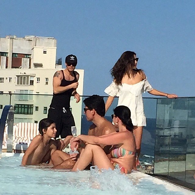 Phoebe Tonkin & Paul Wesley en Rio, Brazil, 2015