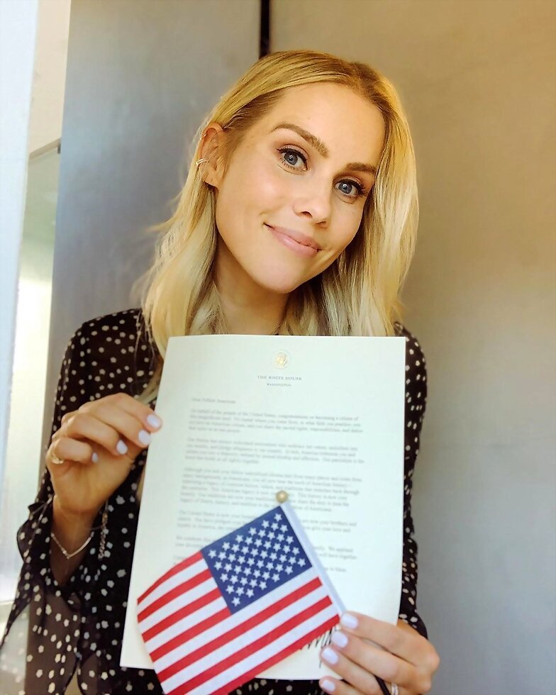 Claire Holt ya puede votar en Estados Unidos