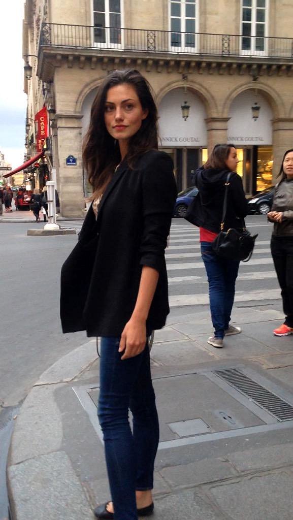 Phoebe Tonkin en Paris, May 25, 2015
