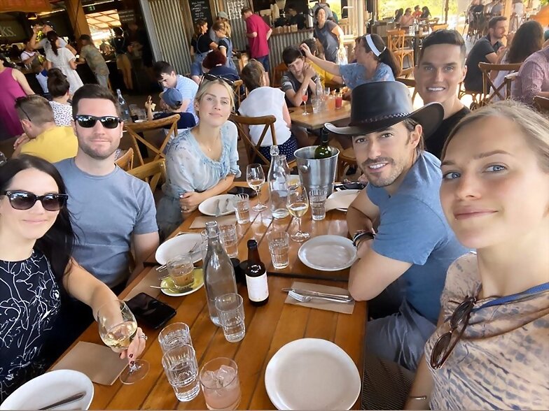 Claire Holt con su familia en Australia | Dec 2019