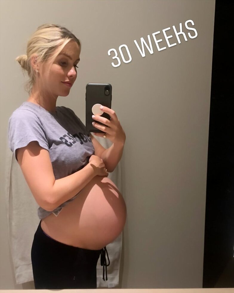 Claire Holt durante su segundo embarazo,Julio 2020