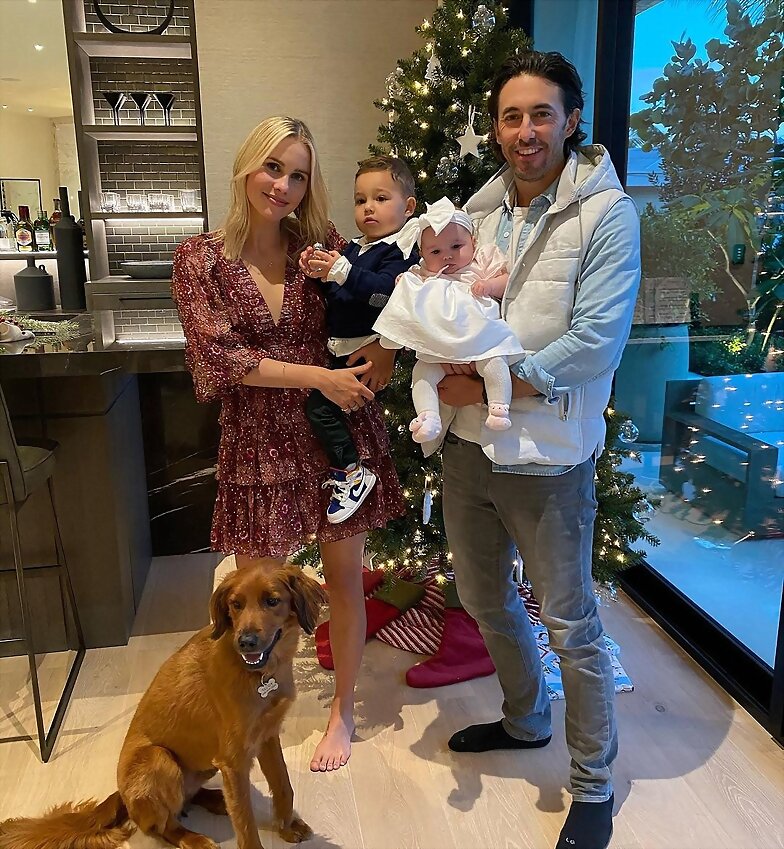 Claire Holt con su familia en Navidad | 2020