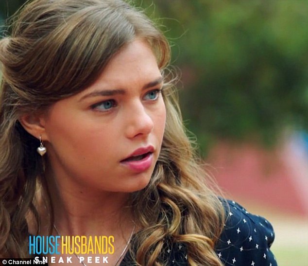 Indiana Evans en la serie House Husbands (2015)