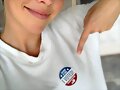 Claire Holt votando en las elecciones | Oct 2020