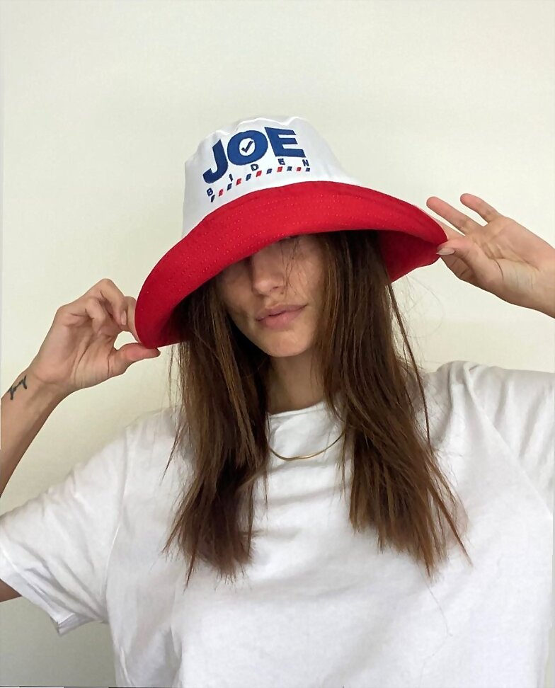 Phoebe Tonkin en las elecciones Joe Biden | 2020