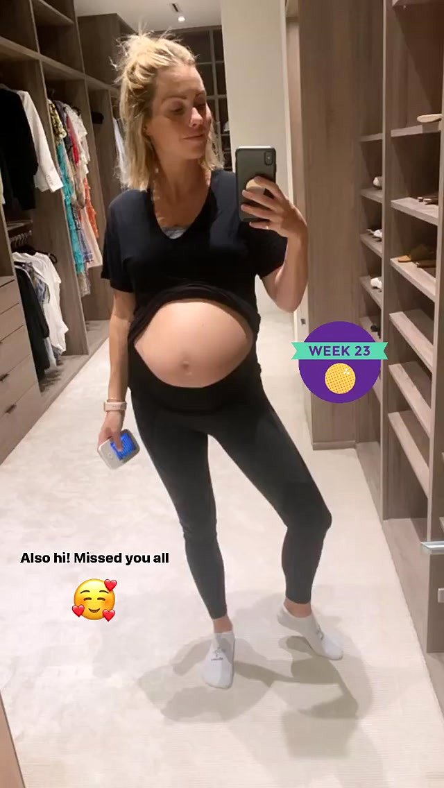 Claire Holt durante su segundo embarazo, May 2020