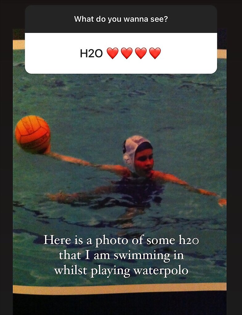 Claire Holt compartiendo recuerdos de H2O