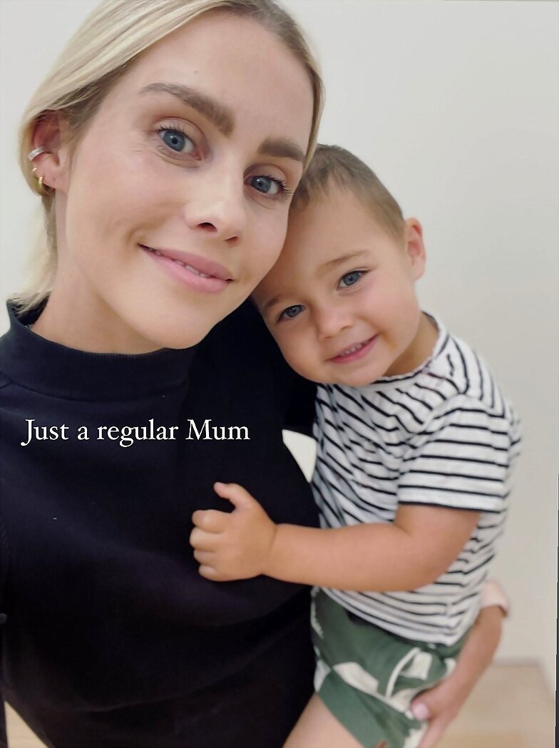 Claire Holt con su hijo James Holt Joblon | 2021