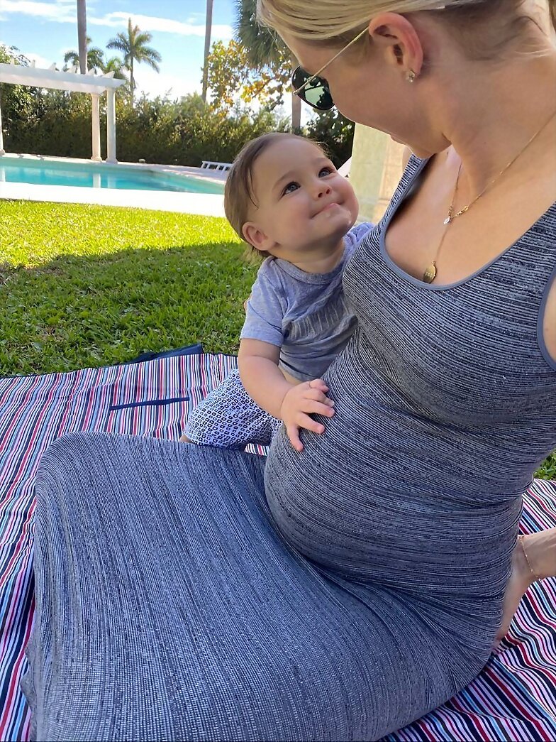 Claire Holt durante su segundo embarazo, 2020