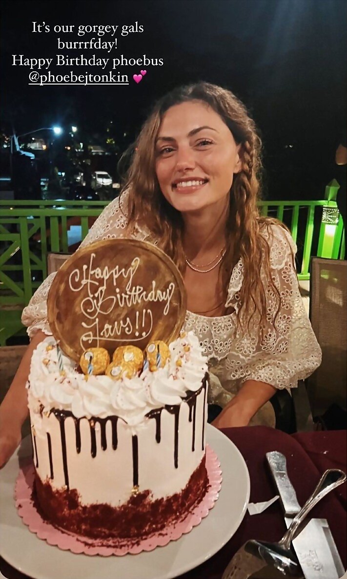 Phoebe Tonkin celebrando su cumpleaños | July 2022