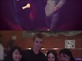Luke Mitchell y su novia Rebecca Breeds con amigos