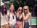 Cleo Massey con amigas