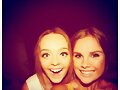 Cleo Massey con una amiga