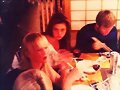 Phoebe Tonkin con amigos