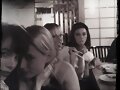 Phoebe Tonkin con amigos