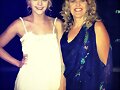 Cleo Massey con su madre en un evento