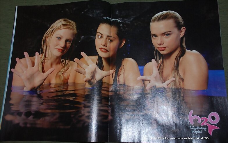 Poster de una revista de H2O de otro país