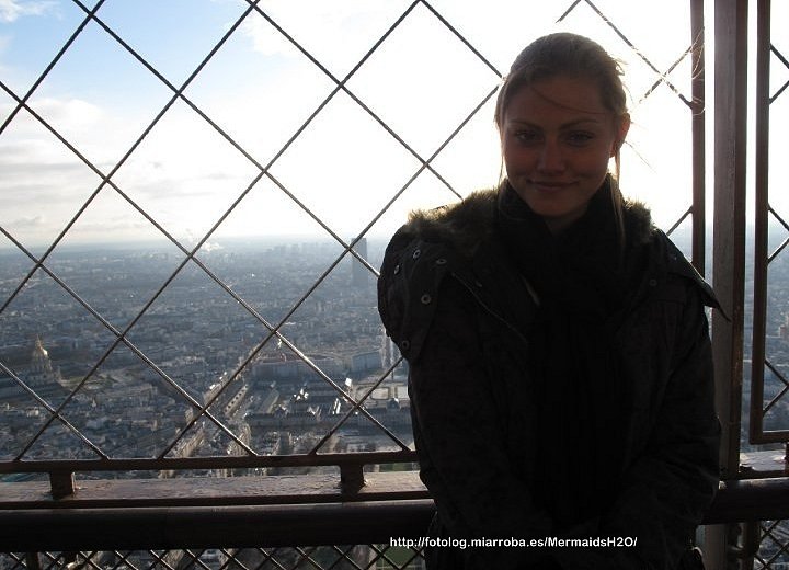 Phoebe Tonkin en París del 2010